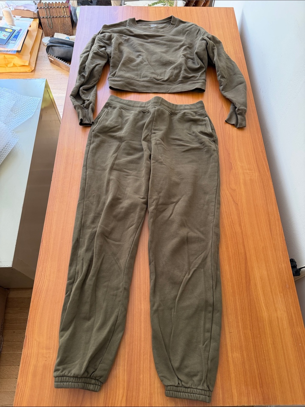 Girlfriend Collective Olive Green Cropped Sweatshirt & High-Waist Sweatpants - Picture 3 of 6